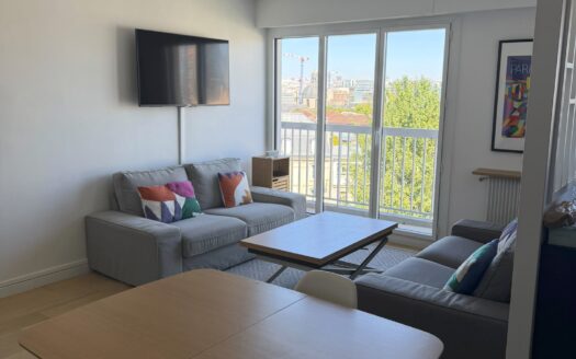 Appartement meublé 4 pièces – Vue panoramique, balcon, box – Paris 13ᵉ Salpêtrière